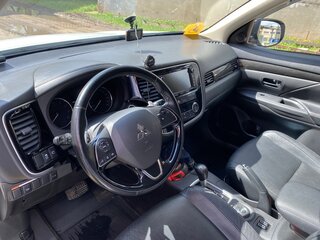2015 Mitsubishi Outlander III Рестайлинг, белый, 1496000 рублей, вид 2