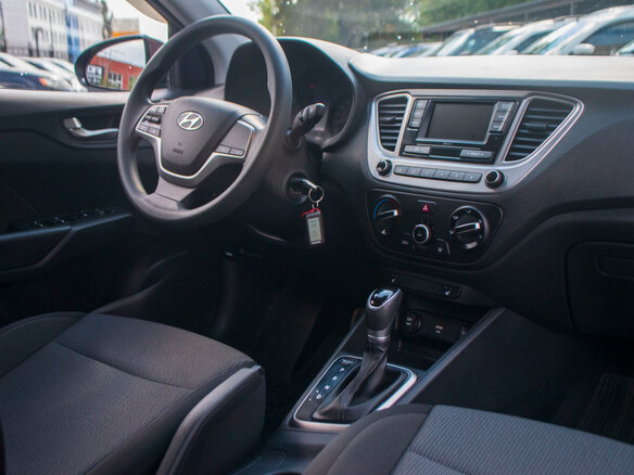 2021 Hyundai Solaris II Рестайлинг, коричневый, 1679000 рублей - вид 9
