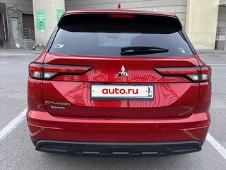 2021 Mitsubishi Outlander IV, красный, 4290000 рублей, вид 4