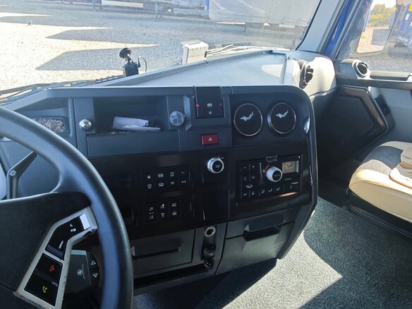 2018 Renault T-Series, синий, 2800000 рублей - вид 6