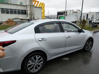 2021 Kia Rio IV Рестайлинг, серый, 1690000 рублей, вид 4
