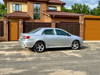 2011 Toyota Corolla X (E140, E150) Рестайлинг, серебристый, 890000 рублей, вид 4
