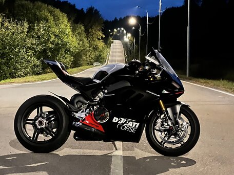 2023 Ducati Panigale V4, чёрный, 7999000 рублей, вид 3