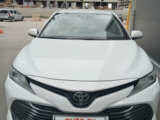 2018 Toyota Camry VIII (XV70), белый, 3000000 рублей, вид 1
