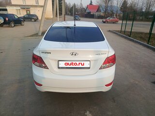2013 Hyundai Solaris I, белый, 700000 рублей, вид 3