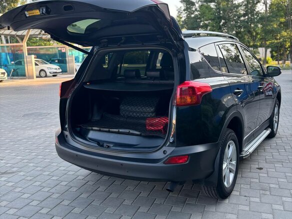 2013 Toyota RAV4 IV (XA40), чёрный, 2250000 рублей - вид 2