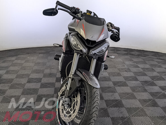2020 Triumph Street Triple, серый - вид 2
