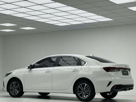 2026 Kia K3 II (China Market) Рестайлинг, белый, 1960000 рублей, вид 4