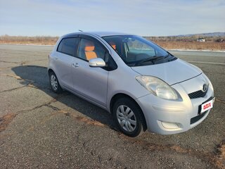 2010 Toyota Vitz II (XP90), серый, 675000 рублей, вид 2