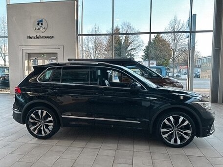 2023 Volkswagen Tiguan II Рестайлинг, чёрный, 4131855 рублей, вид 4
