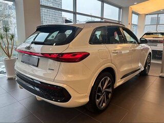 2026 Audi Q5 40 TDI III (GU), белый, 8290000 рублей, вид 3