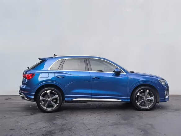 2022 Audi Q3 35 TFSI II (F3), синий, 2550000 рублей - вид 2
