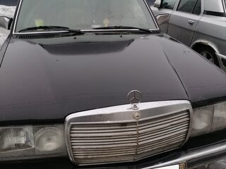 1983 Mercedes-Benz W123 240, чёрный, 450000 рублей, вид 1