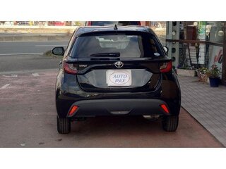 2020 Toyota Yaris IV, чёрный, 810000 рублей, вид 4