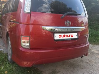 2013 Toyota ISis I Рестайлинг, красный, 1999000 рублей, вид 3