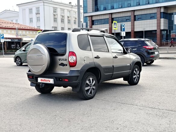 2015 Chevrolet Niva I Рестайлинг, серый, 550000 рублей - вид 2