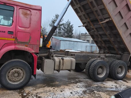2011 Sinotruk Howo A5, красный, 2200000 рублей, вид 2