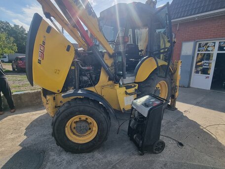 2013 New Holland B90B, жёлтый, 6000000 рублей, вид 2