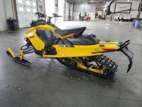 2022 BRP Ski-Doo MXZ Sport 600, жёлтый, 1350000 рублей, вид 3