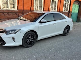 2016 Toyota Camry VII (XV50) Рестайлинг, белый, 2000000 рублей, вид 1