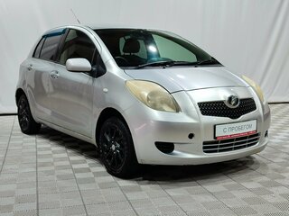 2005 Toyota Vitz II (XP90), серебристый, 320000 рублей, вид 2