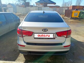 2016 Kia Rio III Рестайлинг, серебристый, 1115000 рублей, вид 4