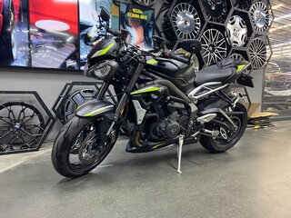 2020 Triumph Street Triple, чёрный, 1100000 рублей, вид 1