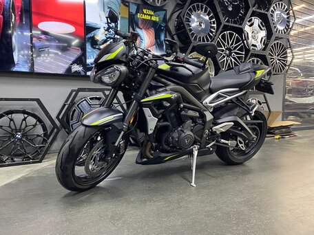 2020 Triumph Street Triple, чёрный, 1100000 рублей, вид 1