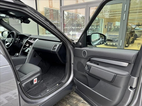 2023 Land Rover Discovery D250 V Рестайлинг, серый, 8790000 рублей, вид 4