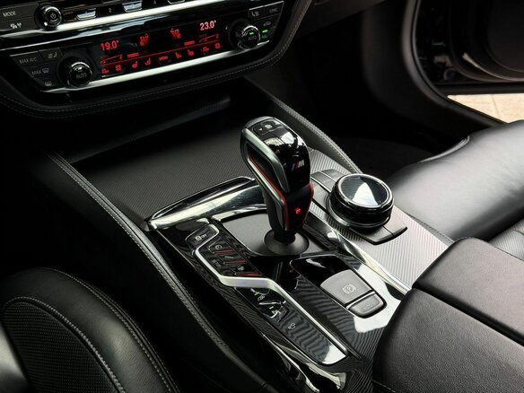 2018 BMW M5 Competition VI (F90), чёрный, 7313000 рублей - вид 16