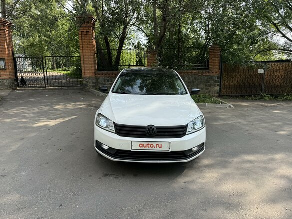 2011 Volkswagen Passat B7, белый, 1200000 рублей - вид 1