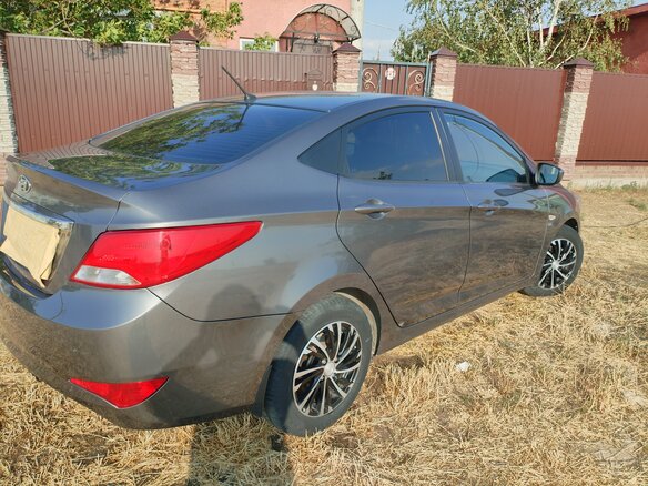 2016 Hyundai Solaris I Рестайлинг, серый, 980000 рублей - вид 5