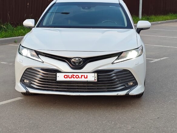 2019 Toyota Camry VIII (XV70), белый, 2250000 рублей