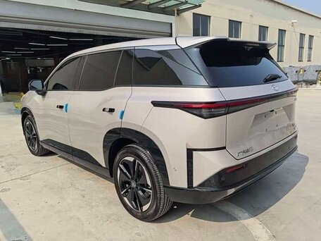 2026 Toyota bZ3X 58.3 kWh, золотистый, 2840000 рублей, вид 5