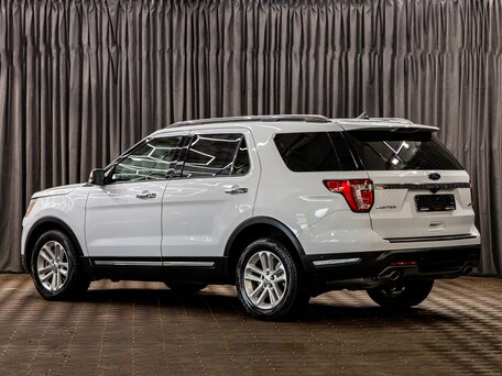 2018 Ford Explorer V Рестайлинг 2, белый, 2595000 рублей, вид 4