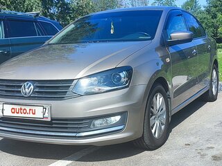 2017 Volkswagen Polo V Рестайлинг, бежевый, 1700100 рублей, вид 1