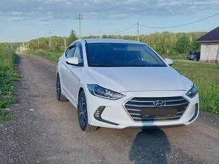 2017 Hyundai Elantra VI (AD), белый, 800000 рублей, вид 1