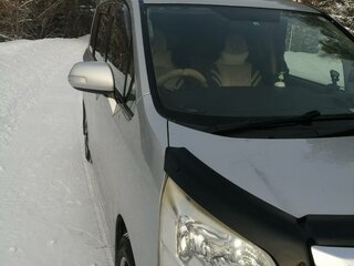 2007 Toyota Noah II (R70), серебристый, 1300000 рублей, вид 4
