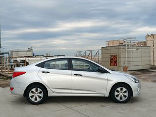 2014 Hyundai Solaris I Рестайлинг, серебристый, 849000 рублей, вид 5