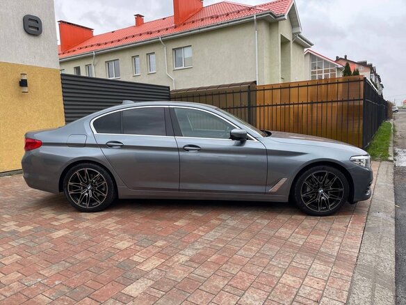 2019 BMW 5 серии 525d VII (G30/G31/G38), серый, 3100000 рублей - вид 4