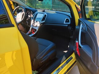 2013 Opel Astra GTC J Рестайлинг, жёлтый, 979000 рублей, вид 5