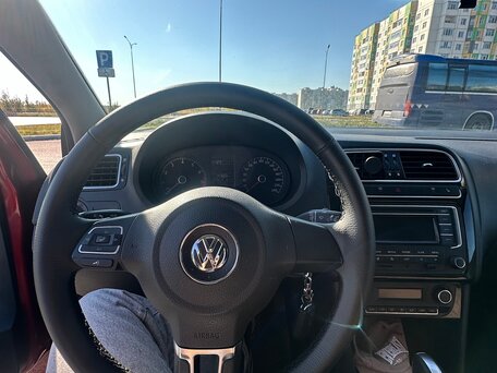 2014 Volkswagen Polo V, красный, 820000 рублей, вид 5