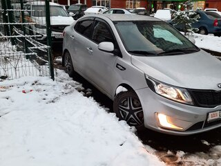 2013 Kia Rio III, серебристый, 550000 рублей, вид 1