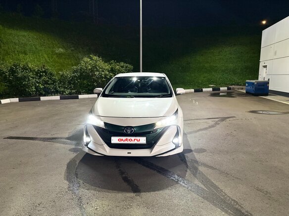 2017 Toyota Prius PHV ZVW52 IV (XW50), белый, 2060000 рублей