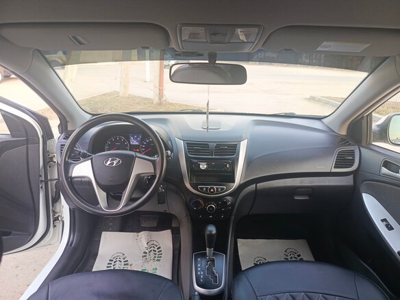 2013 Hyundai Solaris I, белый, 700000 рублей - вид 6