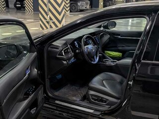 2021 Toyota Camry VIII (XV70), чёрный, 3050000 рублей, вид 4