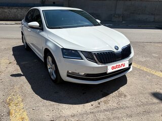 2018 Skoda Octavia III (A7) Рестайлинг, белый, 1990000 рублей, вид 3