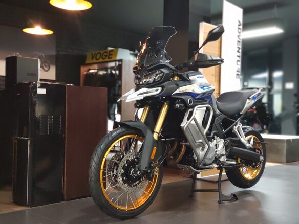2026 Voge 900DSX, серебристый, 1033000 рублей - вид 9