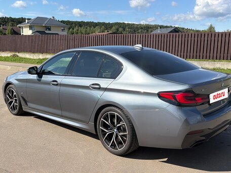 2021 BMW 5 серии 530i xDrive VII (G30/G31/G38) Рестайлинг, серый, 5870000 рублей, вид 4
