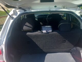 2016 Toyota Vitz III (XP130) Рестайлинг, белый, 1030000 рублей, вид 5